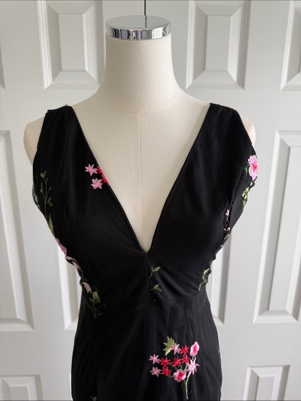 Lulus Soirée Blossom Black Floral Embroidered Overlay Mermaid Maxi Dress Size 2 - Picture 4 of 14